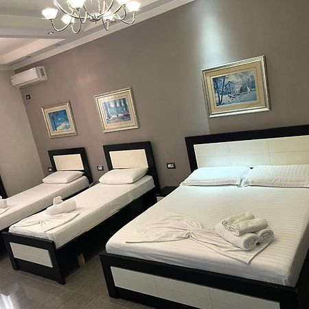 Hotel Erandi Rinas Екстер'єр фото