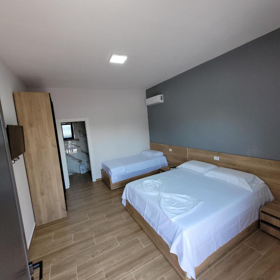Hotel Erandi Rinas Екстер'єр фото