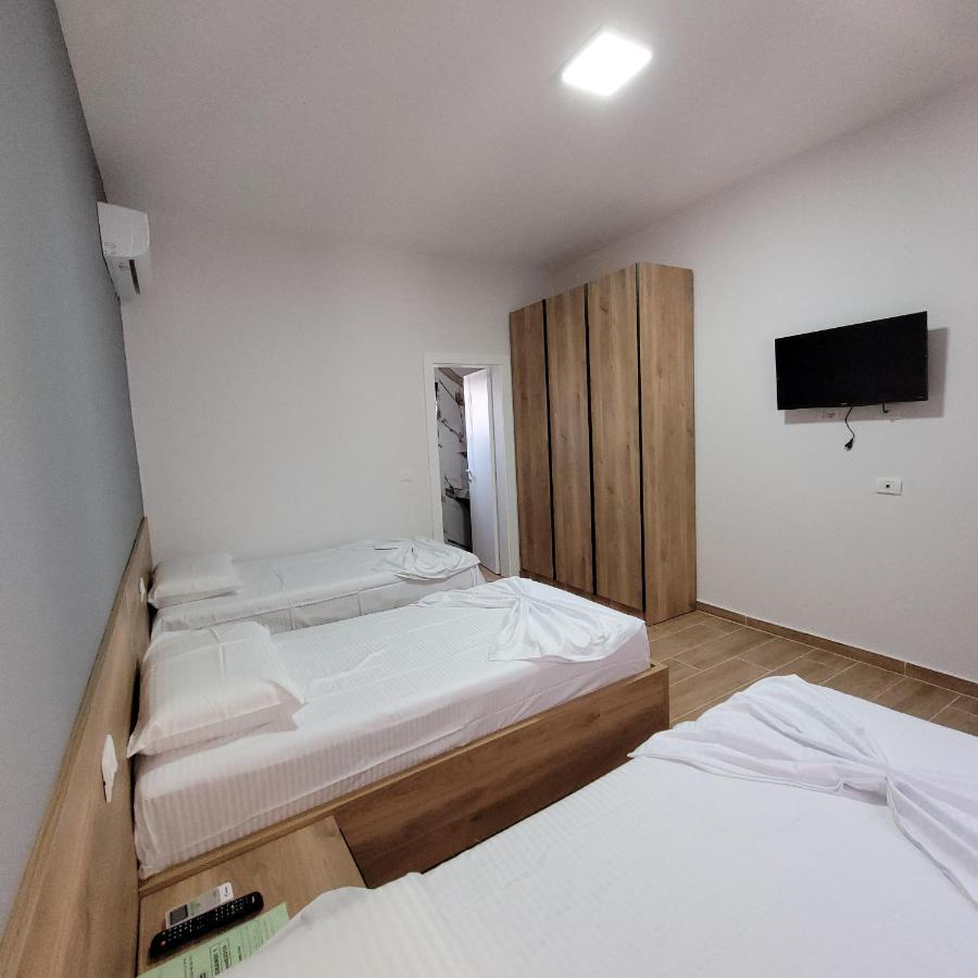 Hotel Erandi Rinas Екстер'єр фото
