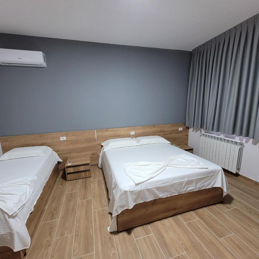Hotel Erandi Rinas Екстер'єр фото