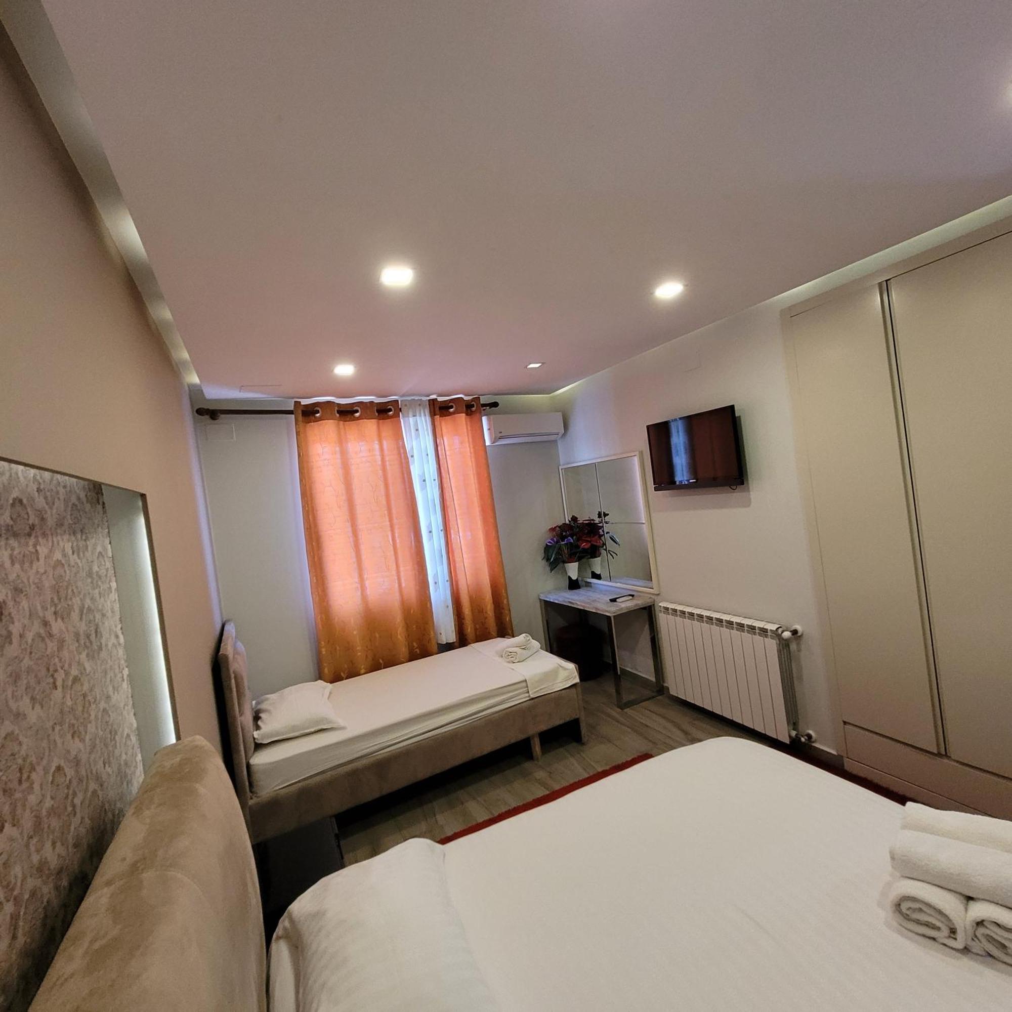 Hotel Erandi Rinas Екстер'єр фото