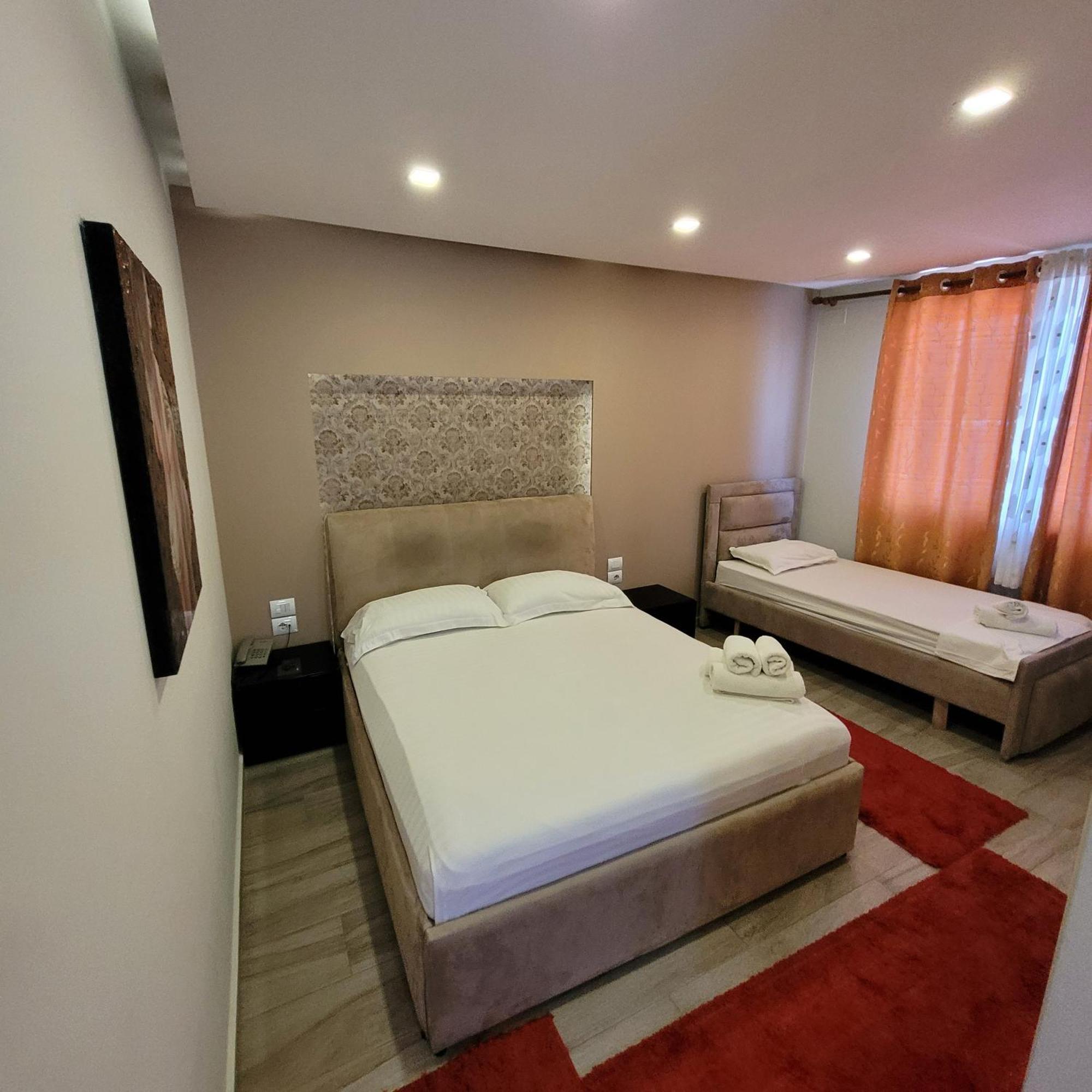 Hotel Erandi Rinas Екстер'єр фото