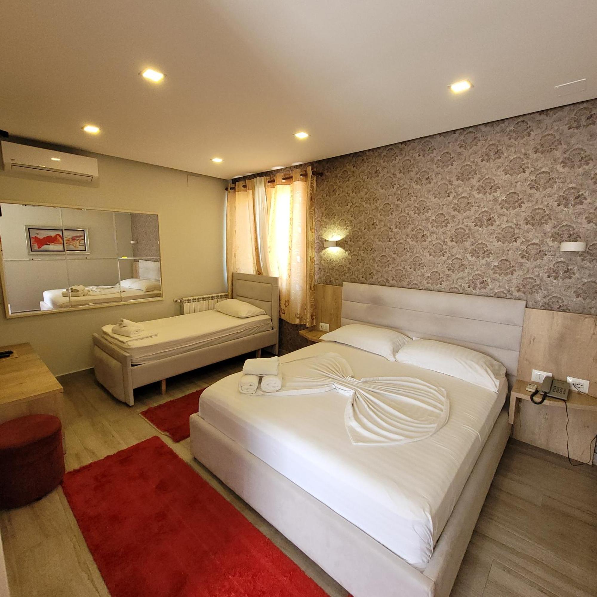 Hotel Erandi Rinas Екстер'єр фото