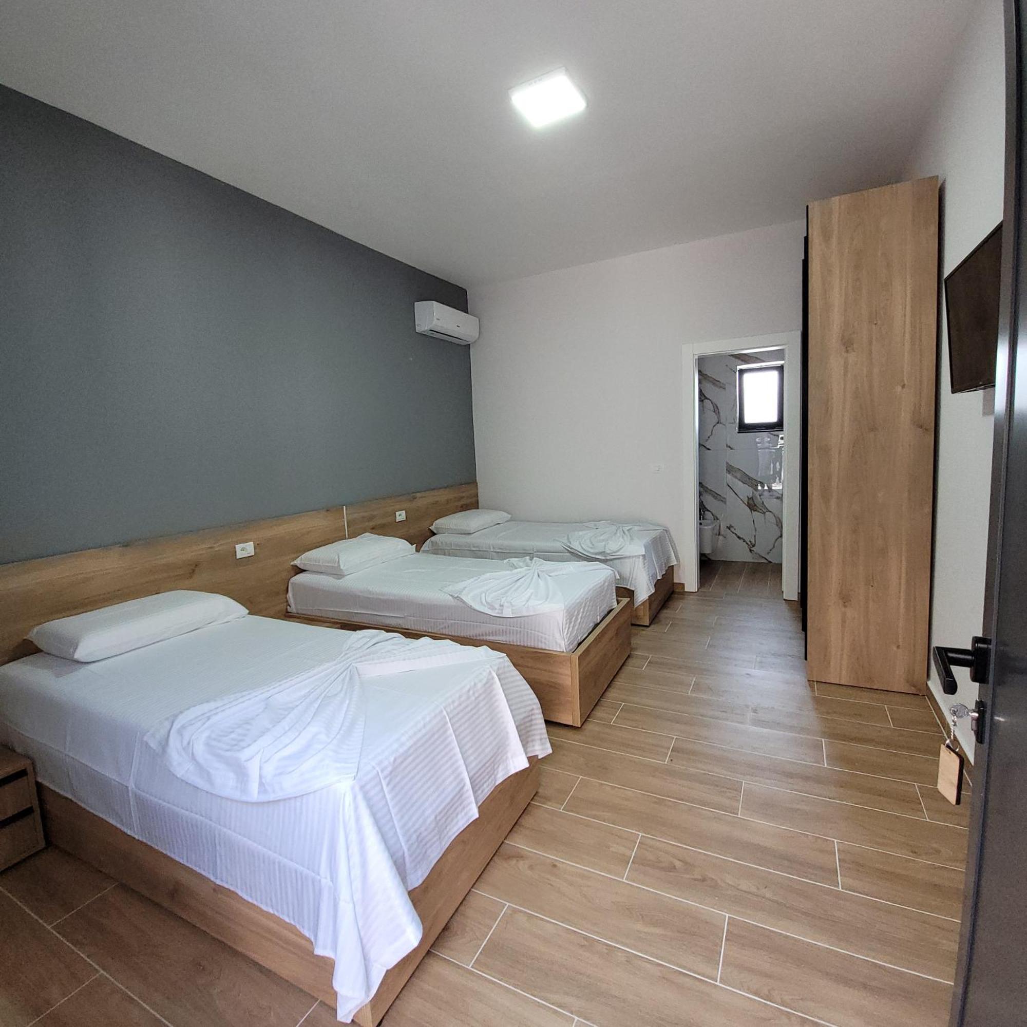 Hotel Erandi Rinas Екстер'єр фото