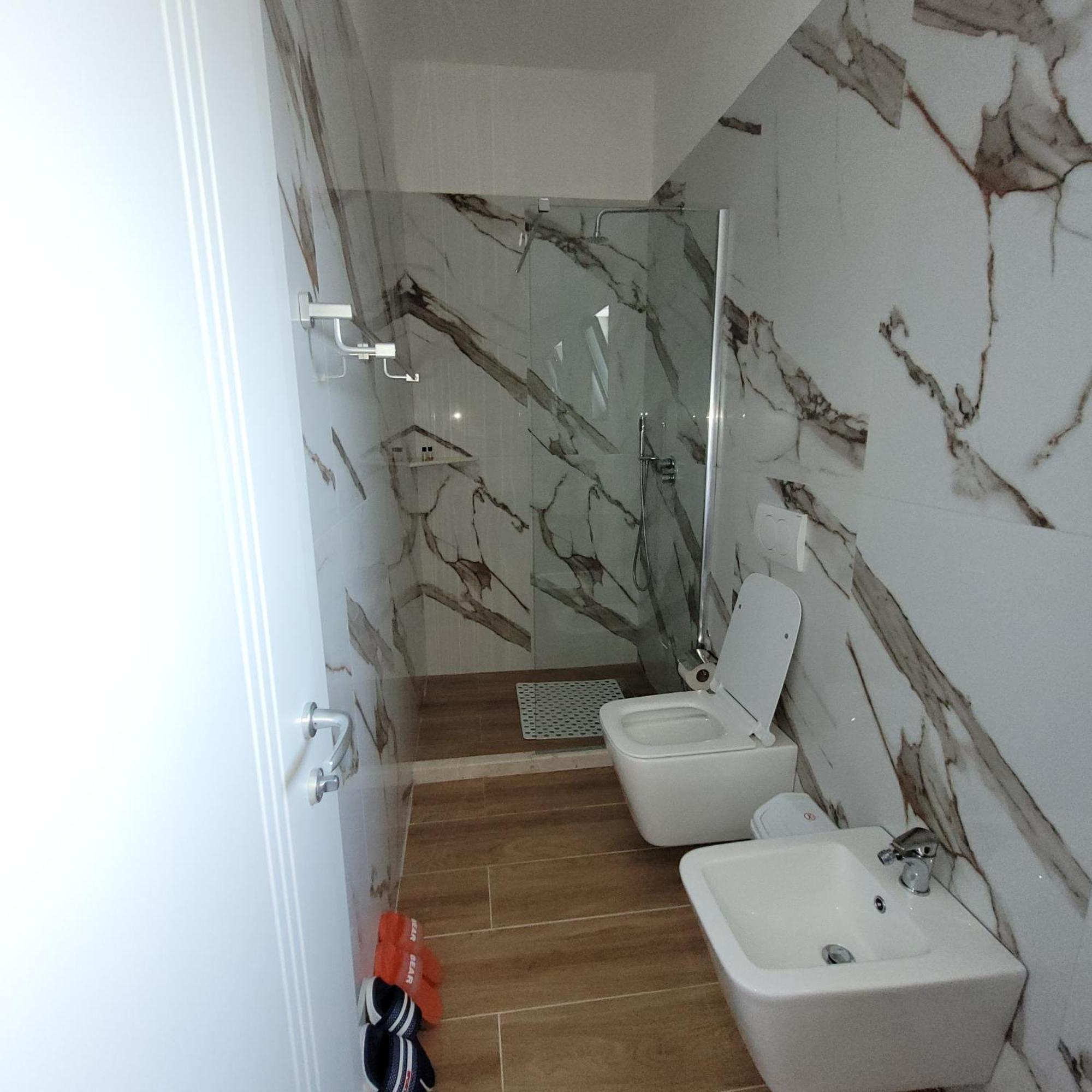 Hotel Erandi Rinas Екстер'єр фото