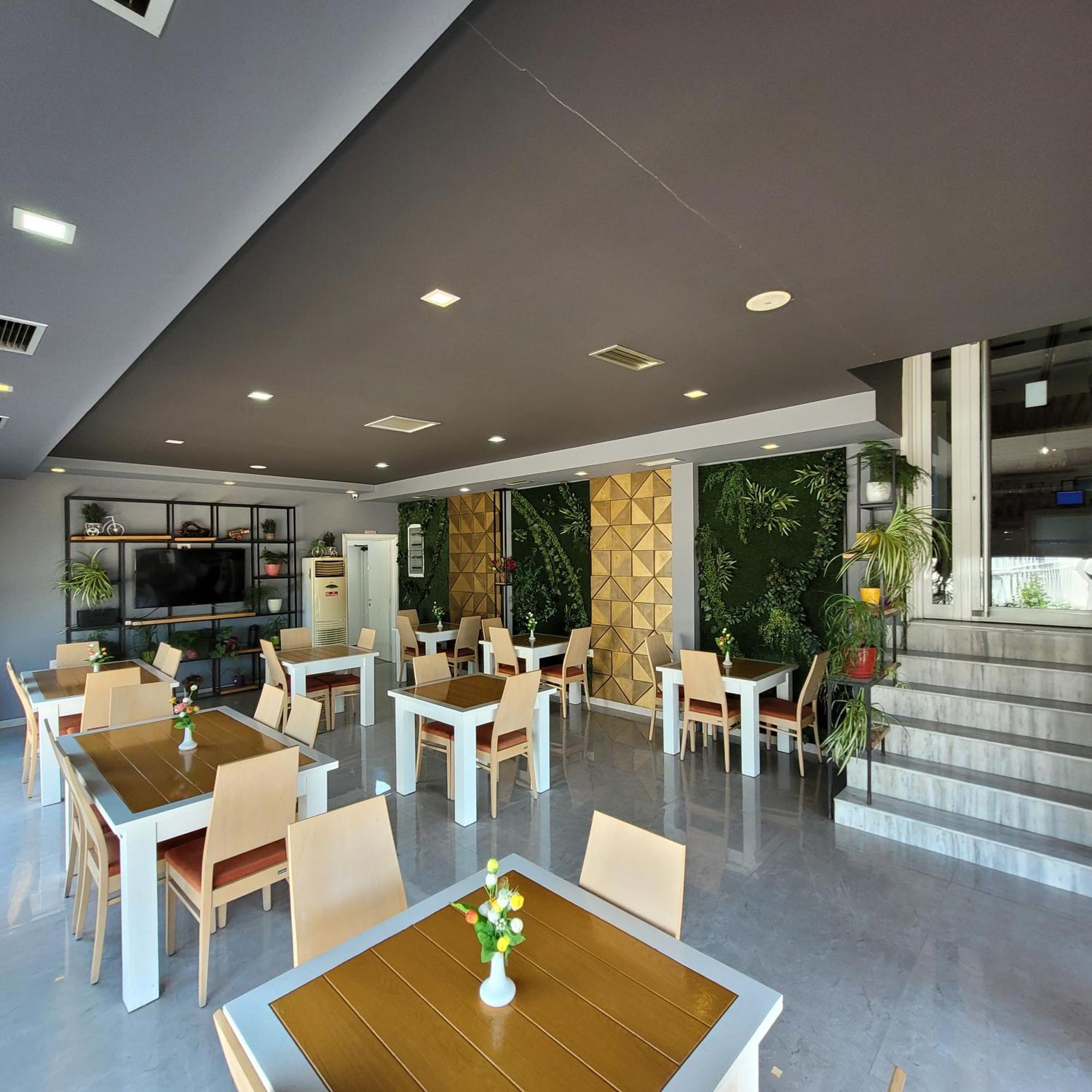 Hotel Erandi Rinas Екстер'єр фото