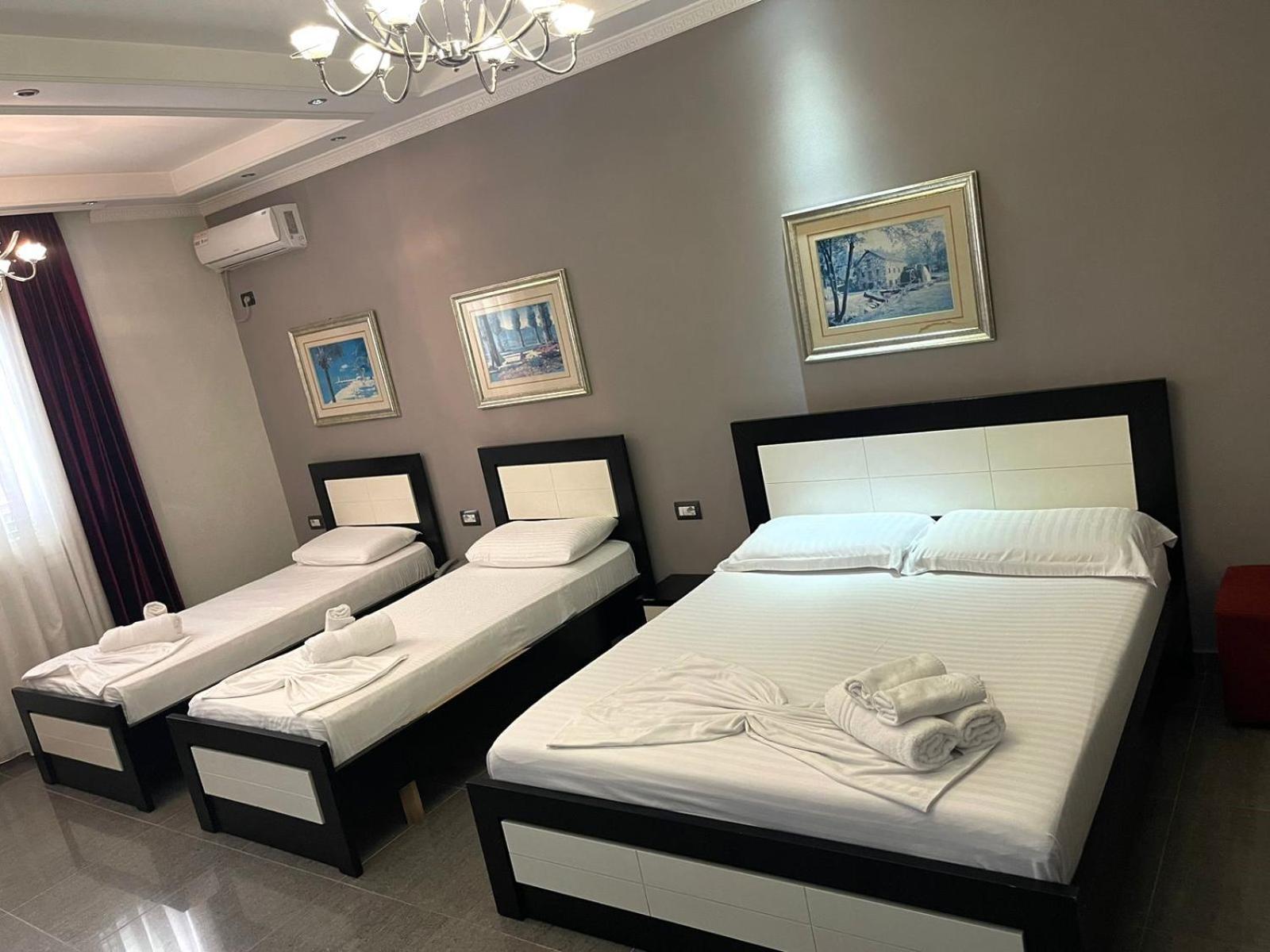 Hotel Erandi Rinas Екстер'єр фото
