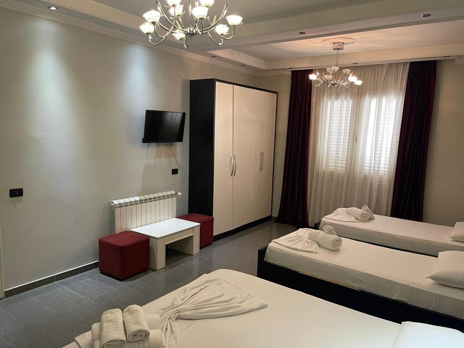 Hotel Erandi Rinas Екстер'єр фото