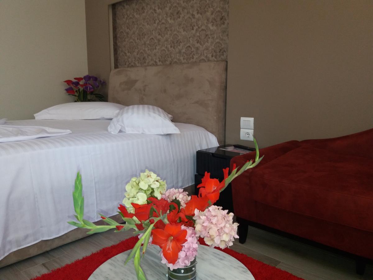 Hotel Erandi Rinas Екстер'єр фото