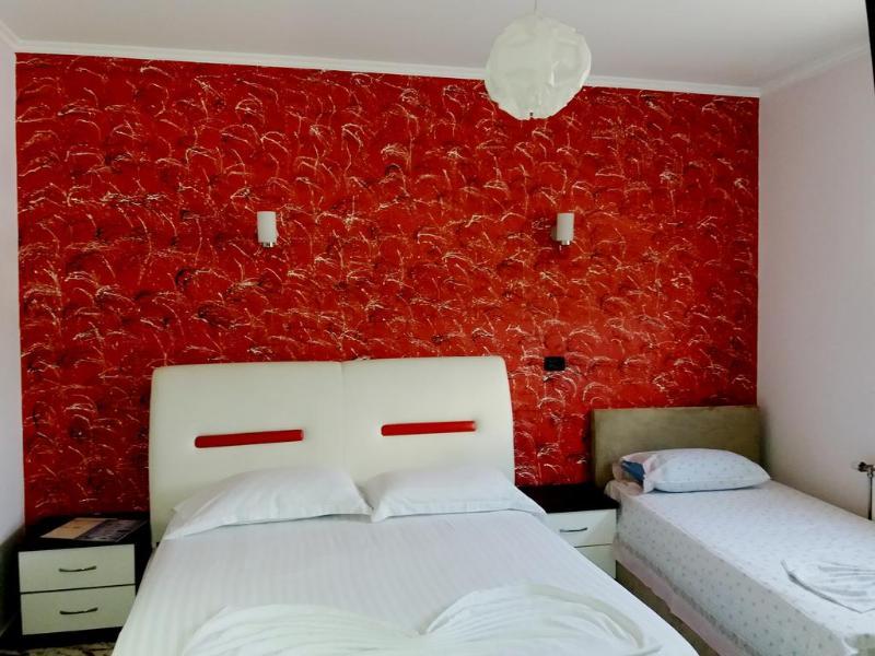 Hotel Erandi Rinas Екстер'єр фото