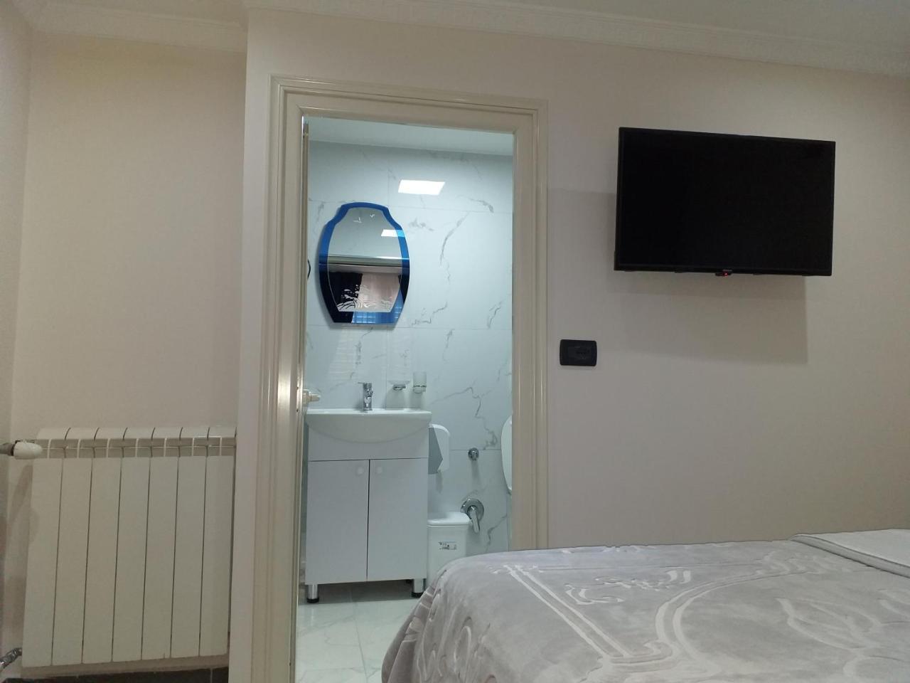 Hotel Erandi Rinas Екстер'єр фото
