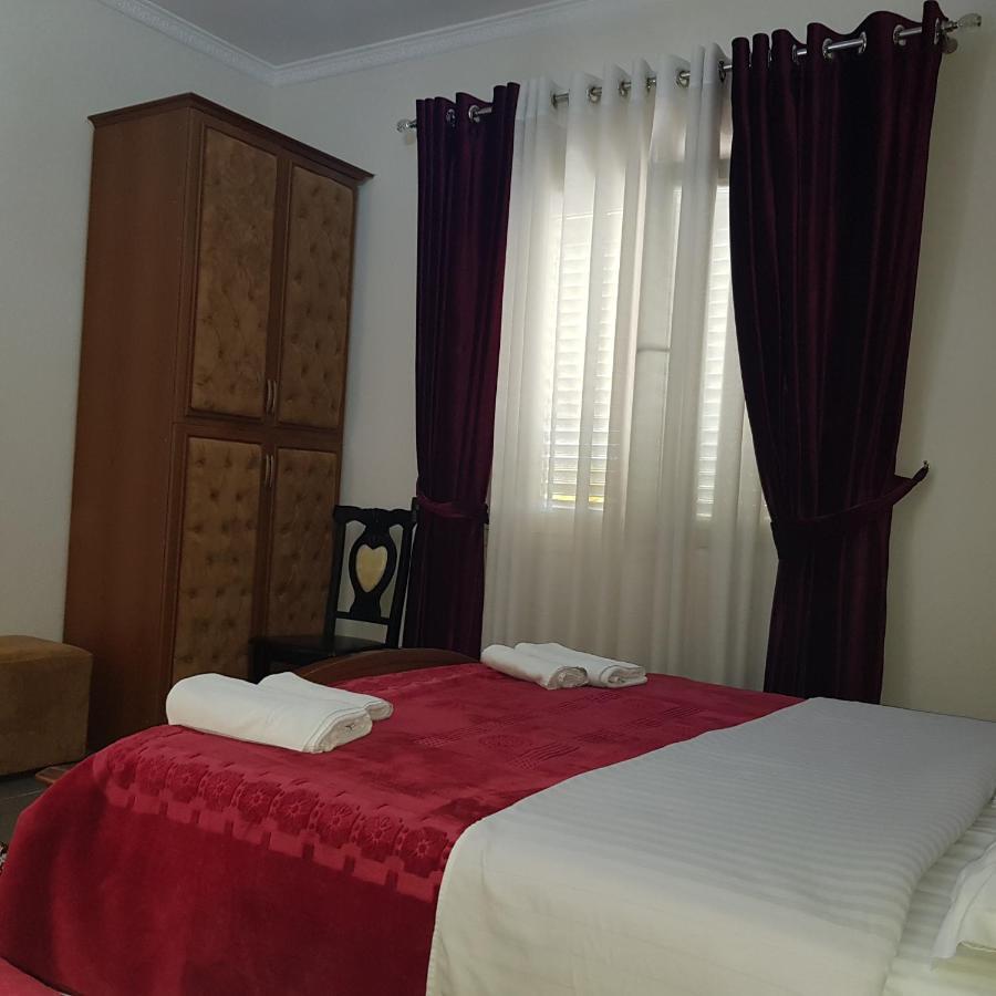 Hotel Erandi Rinas Екстер'єр фото