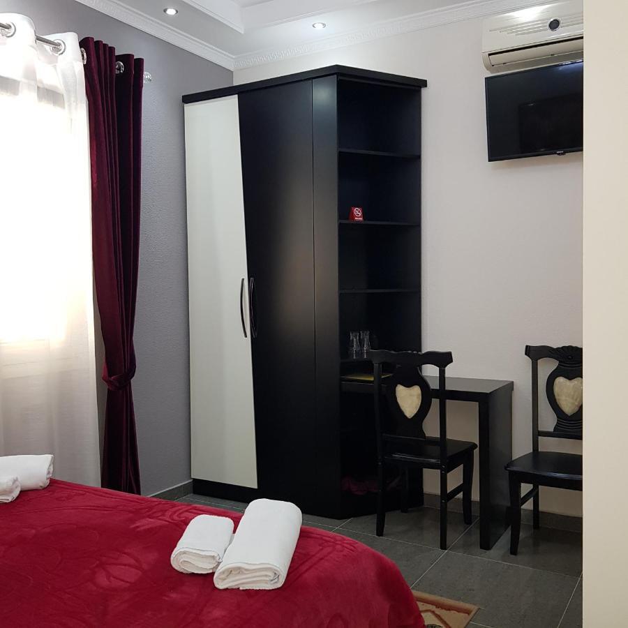 Hotel Erandi Rinas Екстер'єр фото