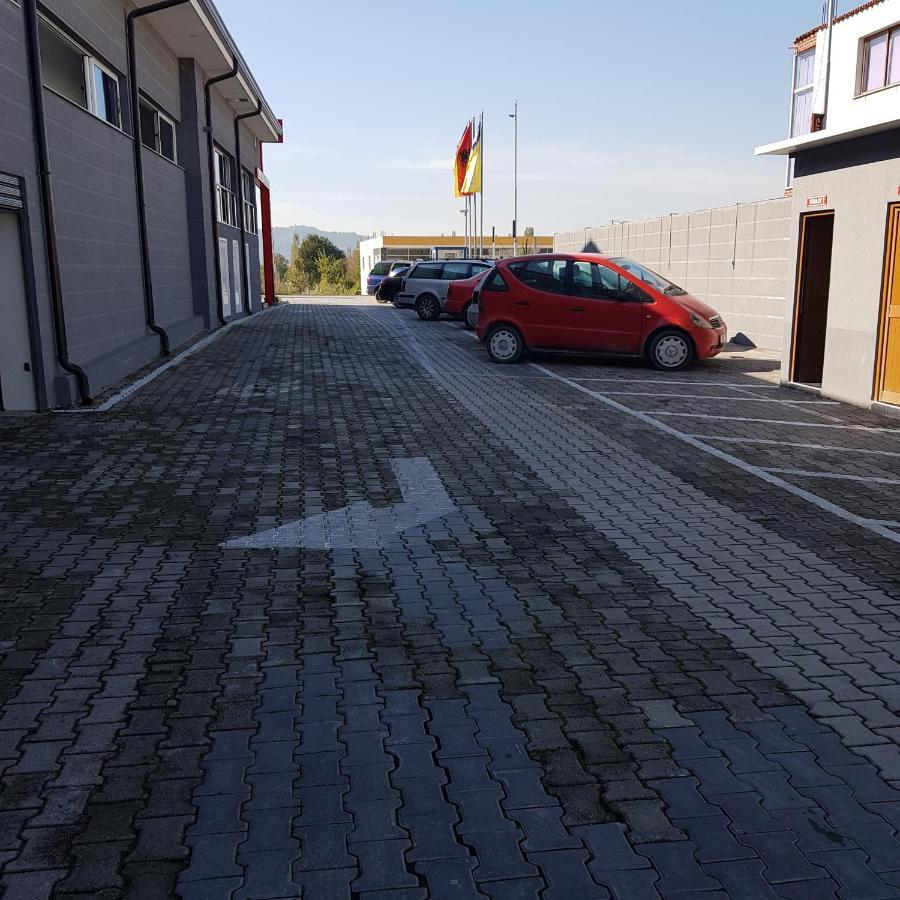 Hotel Erandi Rinas Екстер'єр фото