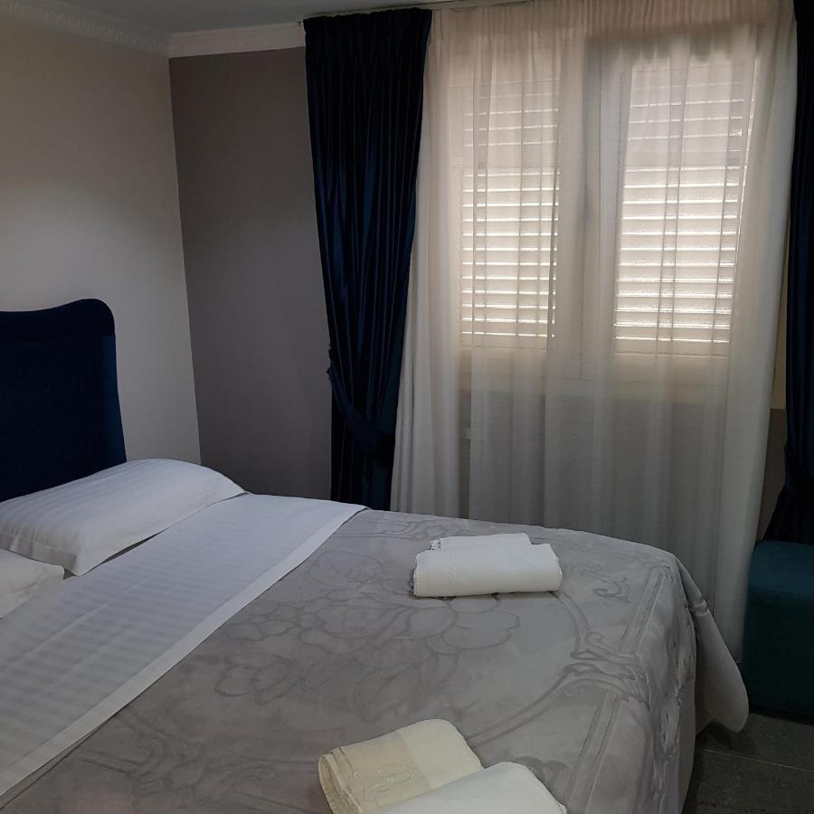 Hotel Erandi Rinas Екстер'єр фото