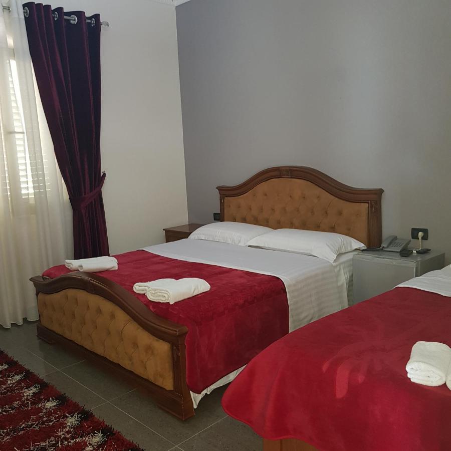 Hotel Erandi Rinas Екстер'єр фото