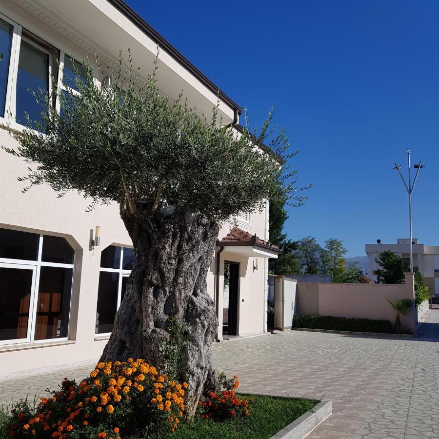 Hotel Erandi Rinas Екстер'єр фото
